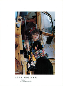 Newton_Blumarine_Spring_Summer_1994_09.thumb.png.01e2599676826b2b54f958ac11dabf8d.png