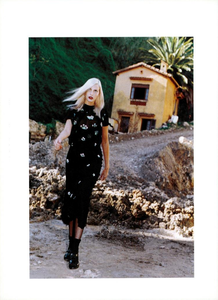 Newton_Blumarine_Spring_Summer_1994_12.thumb.png.d4e390d22067eef94e3c2c25a2945741.png
