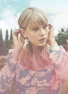 Taylor-Swift---photoshoot-for-Lover-magazine-2019-05.thumb.jpg.ffeaf07eceff3c4e4e54894317069fe6.jpg
