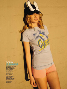 alana-greszata-sasha-eisenman-glamour-03.thumb.jpg.5353c7a5ef70f3800a20cb7d36d79873.jpg