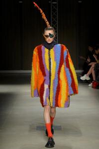 angel-chen-rtw-fall-2019-milan-fashion-week-mfw-016.thumb.jpg.30478bdc3517161dd1ce3c698f798704.jpg