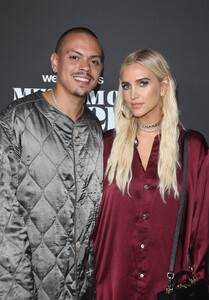 ashlee-simpson-weedmaps-museum-of-weed-exclusive-preview-celebration-in-hollywood-08-01-2019-6.jpg