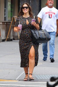 ashley-graham-with-two-drinks-in-nyc-07-31-2019-0.jpg