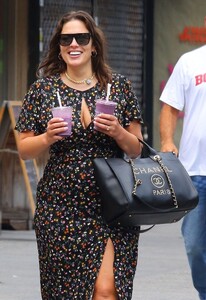 ashley-graham-with-two-drinks-in-nyc-07-31-2019-4.jpg