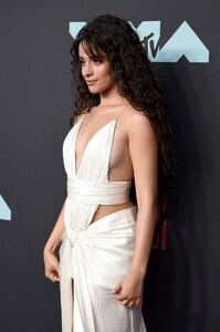 camila-cabello-2019-mtv-video-music-awards-in-newark-3.jpg