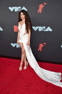 camila-cabello-2019-mtv-video-music-awards-in-newark-4.jpg