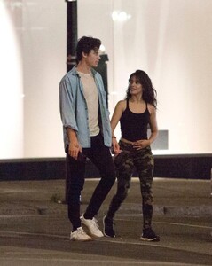 camila-cabello-and-shawn-mendes-out-in-montreal-08-19-2019-3.jpg