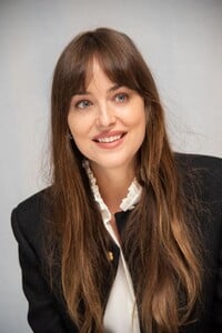 dakota-johnson-the-peanut-butter-falcon-press-conference-in-la-2019-10.jpg