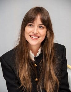 dakota-johnson-the-peanut-butter-falcon-press-conference-in-la-2019-11.jpg