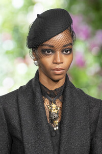 dior-hc-clp-rf19-0684.thumb.jpg.ac70f2f52cf813f41fa7864d046b0f47.jpg