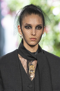 dior-hc-clp-rf19-0829.thumb.jpg.26c456909b62d520792d75e903da423b.jpg