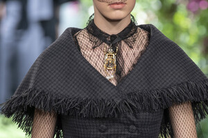 dior-hc-clp-rf19-1011.thumb.jpg.c2437f2885a779ed90baa273d972d10a.jpg