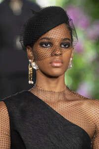 dior-hc-clp-rf19-1056.thumb.jpg.bd19afadb258360543de6239fa90b1ea.jpg
