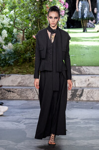 dior-hc-rf19-1718.thumb.jpg.56adc0e95b9d3212b916dee253ff6769.jpg