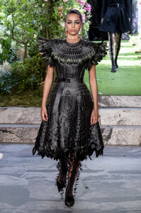 dior-hc-rf19-1728.thumb.jpg.0836feee8ef5596136bfc0679f2d46eb.jpg