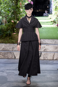 dior-hc-rf19-1745.thumb.jpg.2bfc404bfdbe6ecc1774d49b70147ec7.jpg