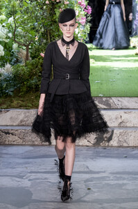 dior-hc-rf19-1762.thumb.jpg.c6dee3de440698e5659749ffcb5247ac.jpg