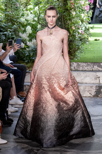 dior-hc-rf19-2153.thumb.jpg.adbf3d4d62313d0ff5201f9aaa77af51.jpg