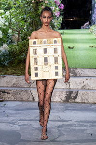 dior-hc-rf19-2216.thumb.jpg.4eb1eaeccb5c6664fb2674e3f9ddc801.jpg