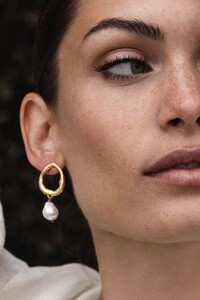 hazeandglory-jewelry-la-pearl-gold-earrings-4.jpg