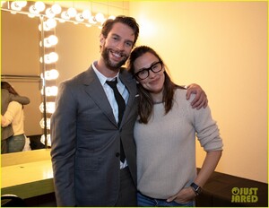 jennifer-garner-steps-out-solo-to-support-vail-dance-festival-01.jpg