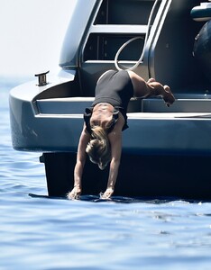 kate-moss-in-a-swimsuit-on-a-boat-near-portofino-08-09-2019-6.jpg