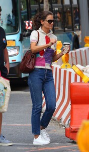 katie-holmes-out-in-nyc-08-05-2019-1.jpg