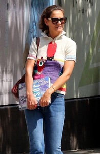 katie-holmes-out-in-nyc-08-05-2019-6.jpg
