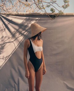 kendall-jenner-kendall-kylie-summer-collection-2019-5.jpg