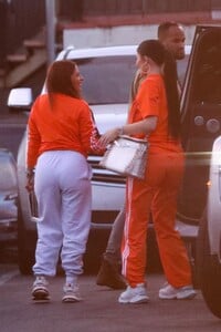 kylie-jenner-out-with-a-friend-in-los-angeles-07-31-2019-0.thumb.jpg.f3910ca54ddff803ccb2b5fccf160b7c.jpg