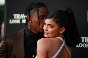 kylie-jenner-travis-scott-look-mom-i-can-fly-premiere-08-27-2019-10.jpg