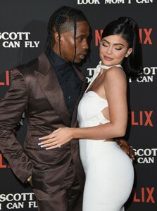 kylie-jenner-travis-scott-look-mom-i-can-fly-premiere-08-27-2019-12.jpg