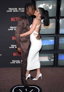 kylie-jenner-travis-scott-look-mom-i-can-fly-premiere-08-27-2019-4.jpg