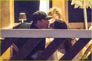 leonardo-dicaprio-camila-morrone-august-2019-01.thumb.jpg.01a2b00601a87b922e3e9f16d5d28ef1.jpg