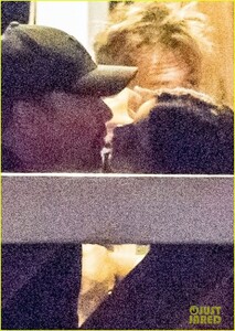 leonardo-dicaprio-camila-morrone-august-2019-05.thumb.jpg.aa5b183b35d076a4c25ce740ee6b2b04.jpg