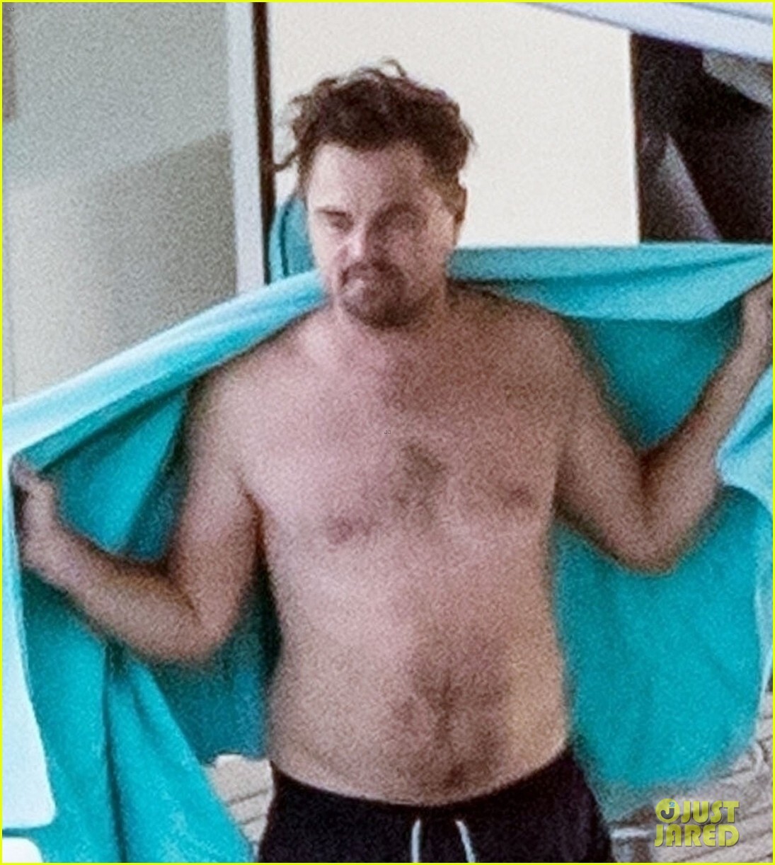 leonardo-dicaprio-camila-morrone-hot-tub-luxury-yacht-02.jpg