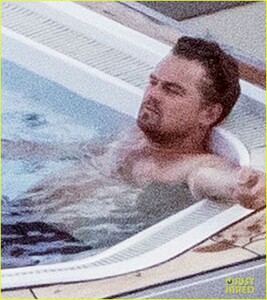 leonardo-dicaprio-camila-morrone-hot-tub-luxury-yacht-20.jpg