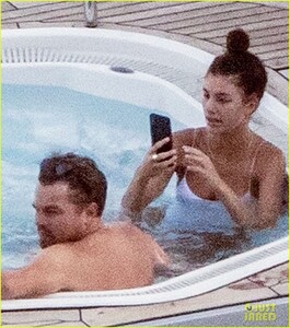 leonardo-dicaprio-camila-morrone-hot-tub-luxury-yacht-23.jpg