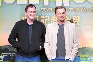 leonardo-dicaprio-joins-quentin-tarantino-ouatih-japan-press-conference-01.jpg