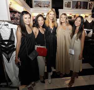 lingerie-fall-2019-martha-luxe-houston-store-event-guests-victorias-secret-hi-res.jpg