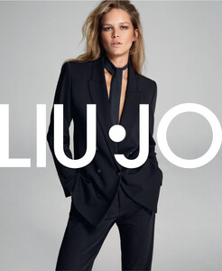 liujo_fw19_glamourizing_luxury_DE.jpg