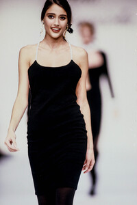 lolita-lempicka-fw-1990-6.thumb.jpg.812936e7921bb108fe4828b1e150ebdd.jpg