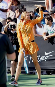 maria-sharapova-nike-queens-of-the-future-tennis-event-in-new-york-08-20-2019-8.jpg