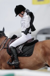 mary-kate-olsen-the-international-jumping-of-the-longines-global-champions-tour-in-paris-july-2019-3.jpg