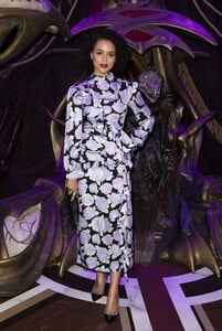 nathalie-emmanuel-the-dark-crystal-age-of-resistance-premiere-in-london-3.thumb.jpg.295718e51bc5cbdf8fd53d50f26505ac.jpg