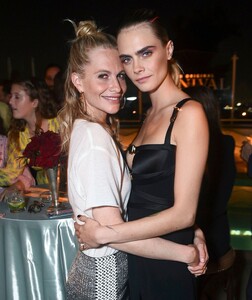 poppy-delevingne-carnival-row-tv-show-premiere-in-la-0.jpg