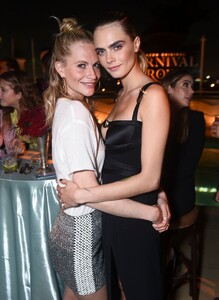 poppy-delevingne-carnival-row-tv-show-premiere-in-la-1.jpg