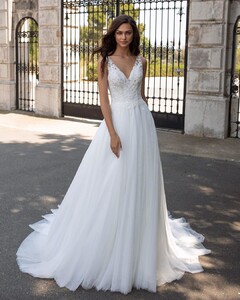 pronovias_66636124_368711434042960_3719040476621433237_n.jpg