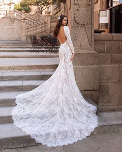 pronovias_66847315_401324857182686_8928593917200998482_n.jpg