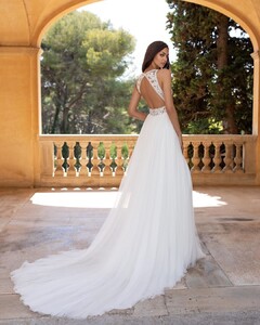 pronovias_67688995_638187590025984_2591732369866212740_n.jpg